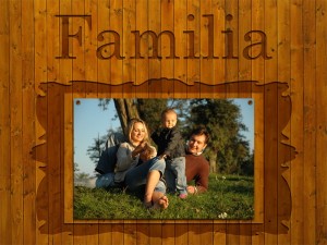 Texto y marco grabado sobre madera para una foto